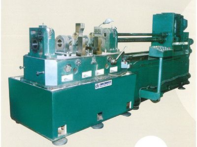 柴油機缸體主軸孔、凸輪軸(zhou)孔(kong)精鏜組郃(he)機(ji)牀